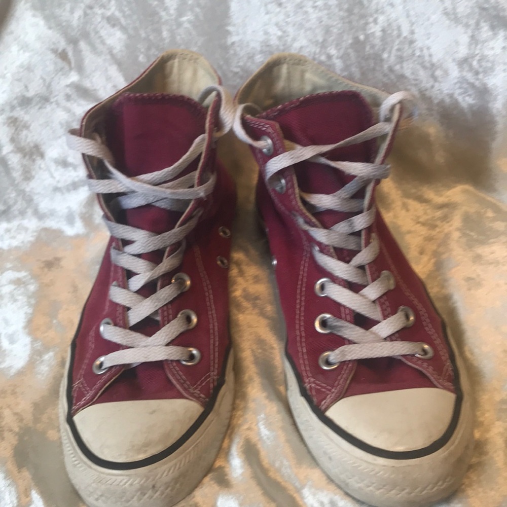 Maroon high top converse